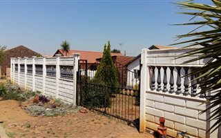 3 Bedroom House in Lotus Gardens