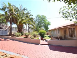 4 Bed House in Kwaggasrand