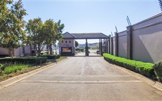 9039 m² Land available in Mooikloof Glen