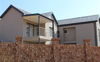 2 Bedroom Apartment in Broederstroom