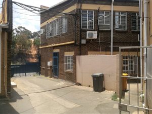 2500 m² Industrial space in Village Deep