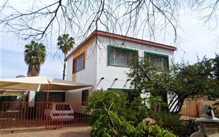 6 Bedroom House in Oos-Einde