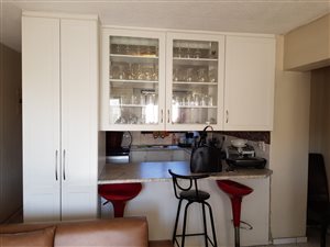 2 Bed Apartment in Weltevreden Park