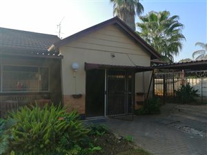 2 Bed Apartment in Parktown Estate