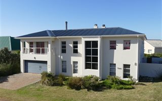 6 Bedroom House in Bettys Bay
