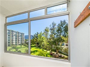2 Bed Apartment in Claremont
