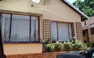 1 Bedroom Garden Cottage in Windsor West