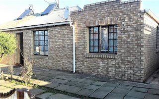4 Bedroom Duplex in Uitenhage Central