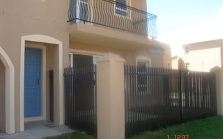 2 Bedroom Townhouse in Gordons Bay Central