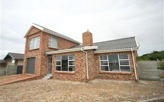 4 Bedroom House in Struisbaai
