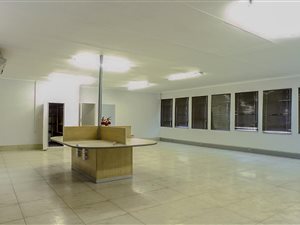 1300 m² Commercial space in Anderbolt