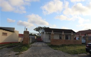 6 Bedroom House in Haven Hills