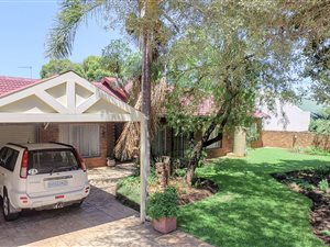 4 Bed House in Rooihuiskraal North