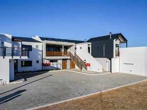 2 Bed Apartment in Kabeljous