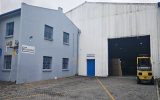 1987 m² Industrial space in Elsies River