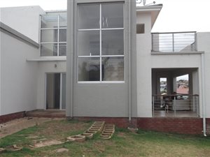 3 Bed House in Menkenkop