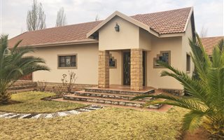 3 Bedroom House in Woodland Hills