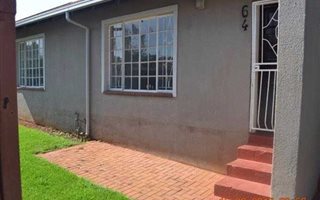 3 Bedroom Simplex in Roodepoort West