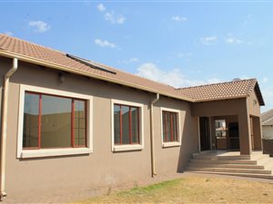 3 Bed Duet in Thatchfield