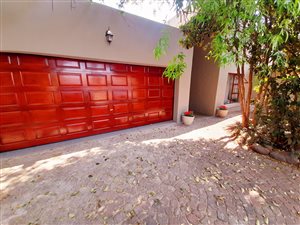 5 Bed House in Willow Acres