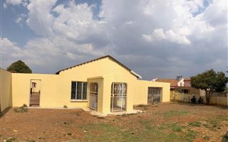 3 Bedroom House in Lenasia South