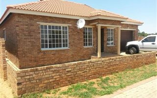 2 Bedroom House in Meiringspark