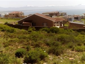 735 m² Land available in Mossel Bay