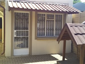 1 Bed Garden Cottage in Kempton Park Central