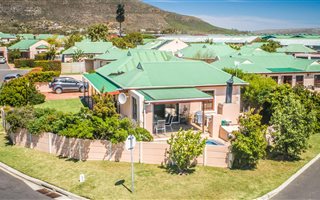 4 Bedroom House in Milkwood Park