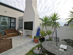 3 Bed House in Burgundy Estate