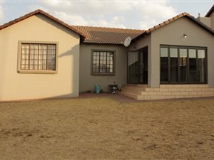 3 Bed House in Thatchfield