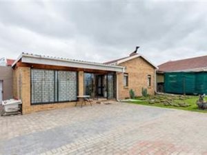 3 Bed House in Levalia
