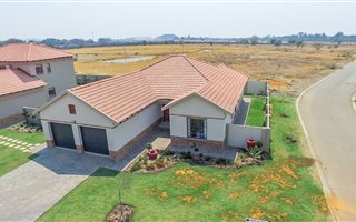 3 Bedroom Simplex in Kroondal