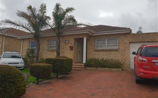 3 Bedroom Townhouse in Protea Heights