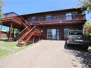 6 Bedroom House in Cove Rock