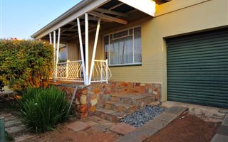 2 Bedroom House in Westdene