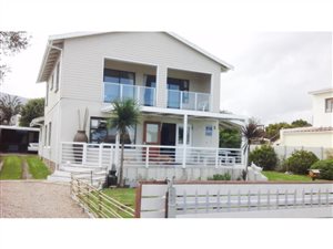 4 Bed House in Sandbaai