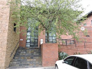 359 m² Commercial space in Paulshof