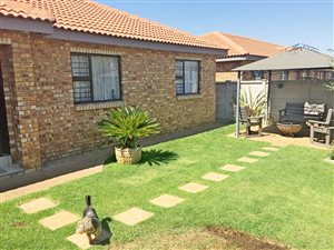 3 Bed Townhouse in Vanderbijlpark SW2