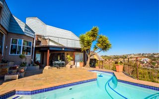 4 Bedroom House in Kloofendal