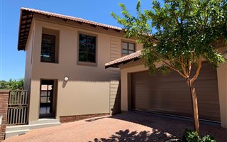 4 Bedroom Townhouse in Waterkloof Ridge