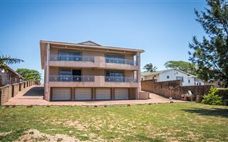 8 Bedroom House in La Mercy