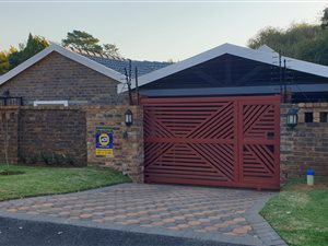 2 Bed House in Weltevreden Park