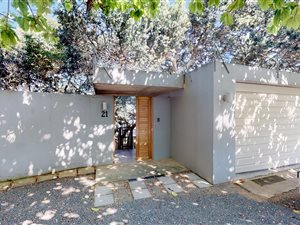 4 Bed House in Zinkwazi Beach