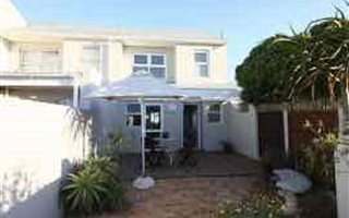 2 Bedroom House in Woodbridge Island