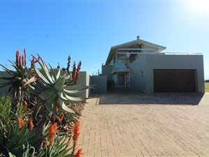 4 Bed House in Oubaai and surrounds