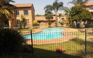 2 Bedroom Apartment in Die Hoewes