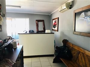 1487 m² Office Space in George Central
