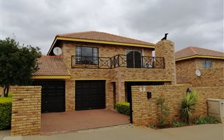 3 Bedroom Townhouse in Ruimsig