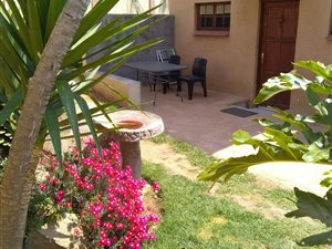 2 Bedroom Garden Cottage in Blairgowrie